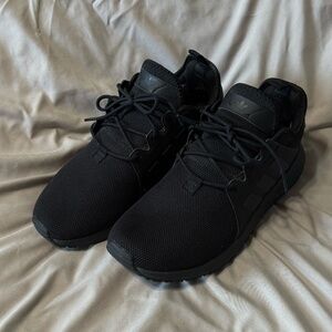 Black ADIDAS Tennis Shoes